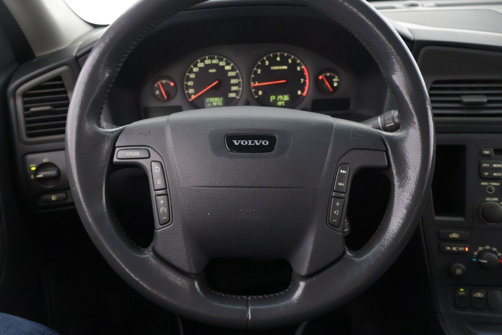 Volvo V70 2002 5D V70 STW 2.4 TURBO AUTOMATIC * YritysOutlet - Myydään vain yrityksille *