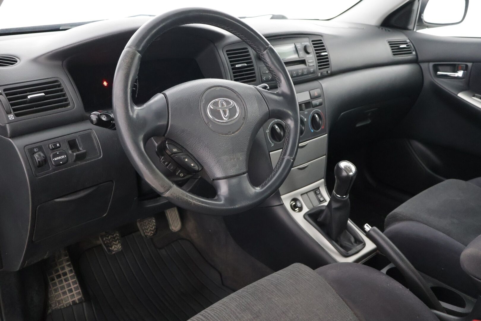 Toyota Corolla 2003 4D SEDAN 1.6 *MYYDÄÄN HUUTOKAUPAT.COM*