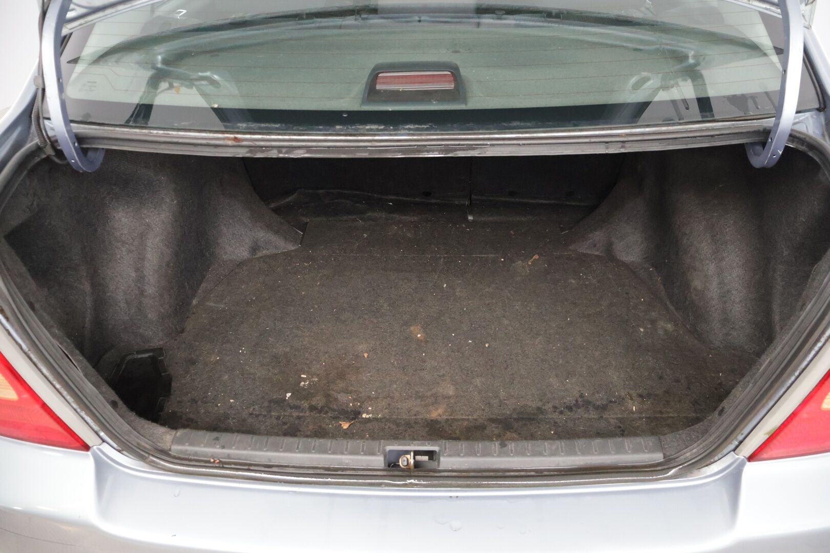 Toyota Corolla 2003 4D SEDAN 1.6 *MYYDÄÄN HUUTOKAUPAT.COM*