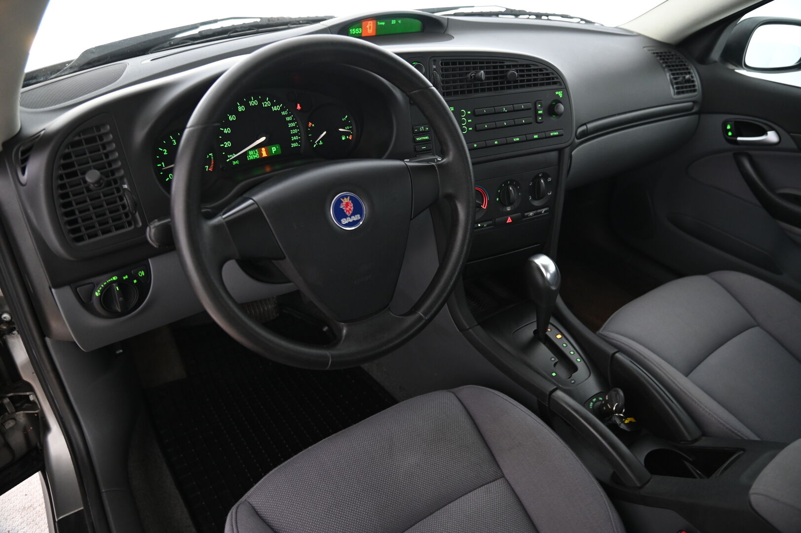 Saab 9-3 2003 4D 9-3 SEDAN 2.0 AUTOMATIC-F-49F/268 *Suomi-Auto / Lohko / Vakkari* - *juuri saapunut! / Sähkösäätöiset sivupeilit / Sähkökäyttöiset ikkunat / 2 renkaat / Siisti*