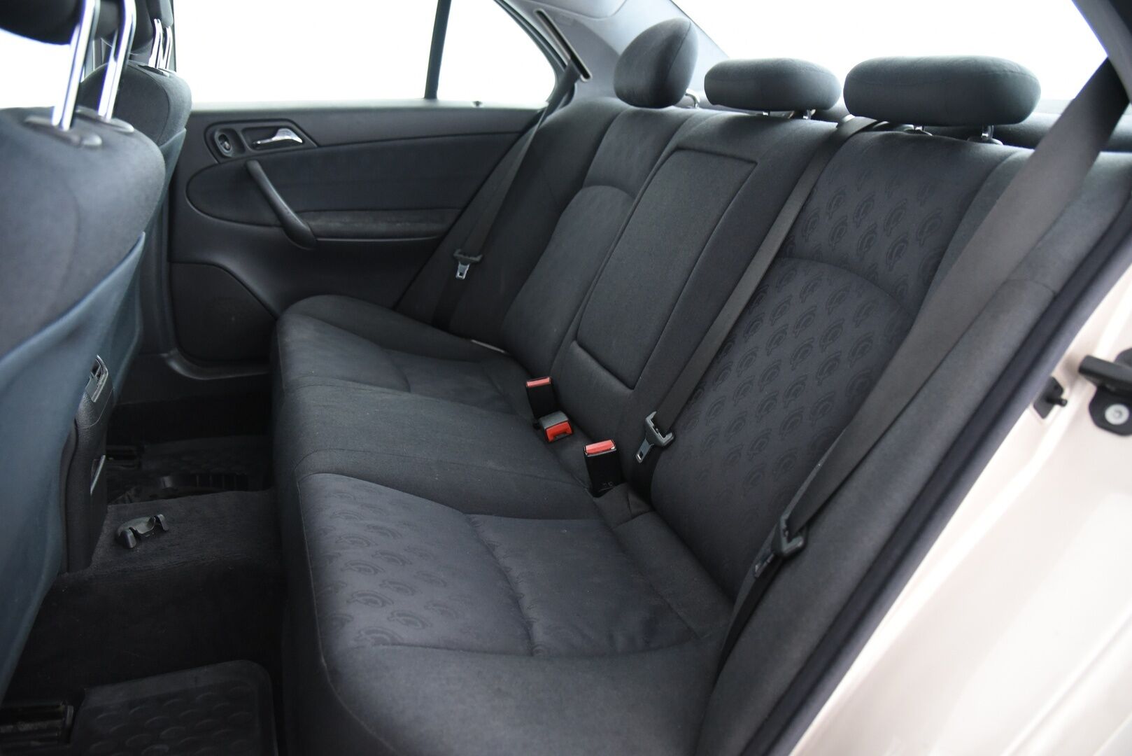 Mercedes-Benz C 2003 4D C 180 KOMPRESSOR SEDAN-203046/272 / Myydään huutokaupat.com:issa!