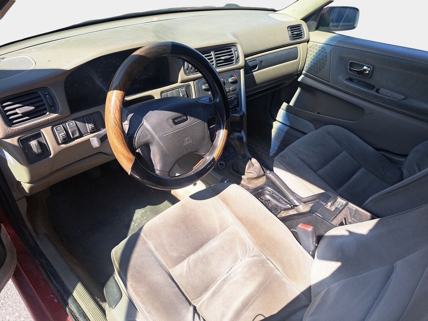 Volvo V70 1997 Sportswagon 2,5 20V 5d - | Tämä auto myydään YritysOutlet -valikoimasta vain yritykselle | 2x renkaat ja vanteet |