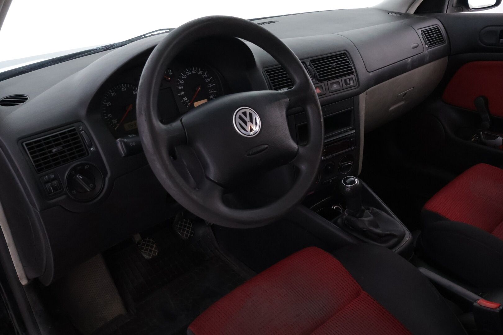 Volkswagen Golf 2001 Mk4 1.6 77kw - Myydään huutokaupat.com | Suomi-auto | Lohko+sis | 2x renkaat 