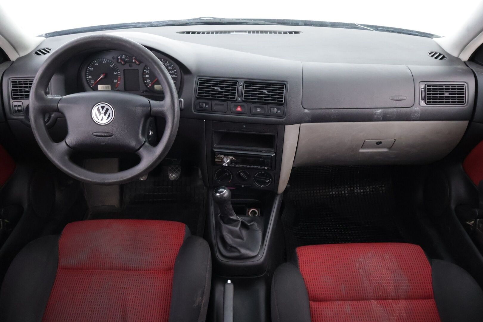 Volkswagen Golf 2001 Mk4 1.6 77kw - Myydään huutokaupat.com | Suomi-auto | Lohko+sis | 2x renkaat 