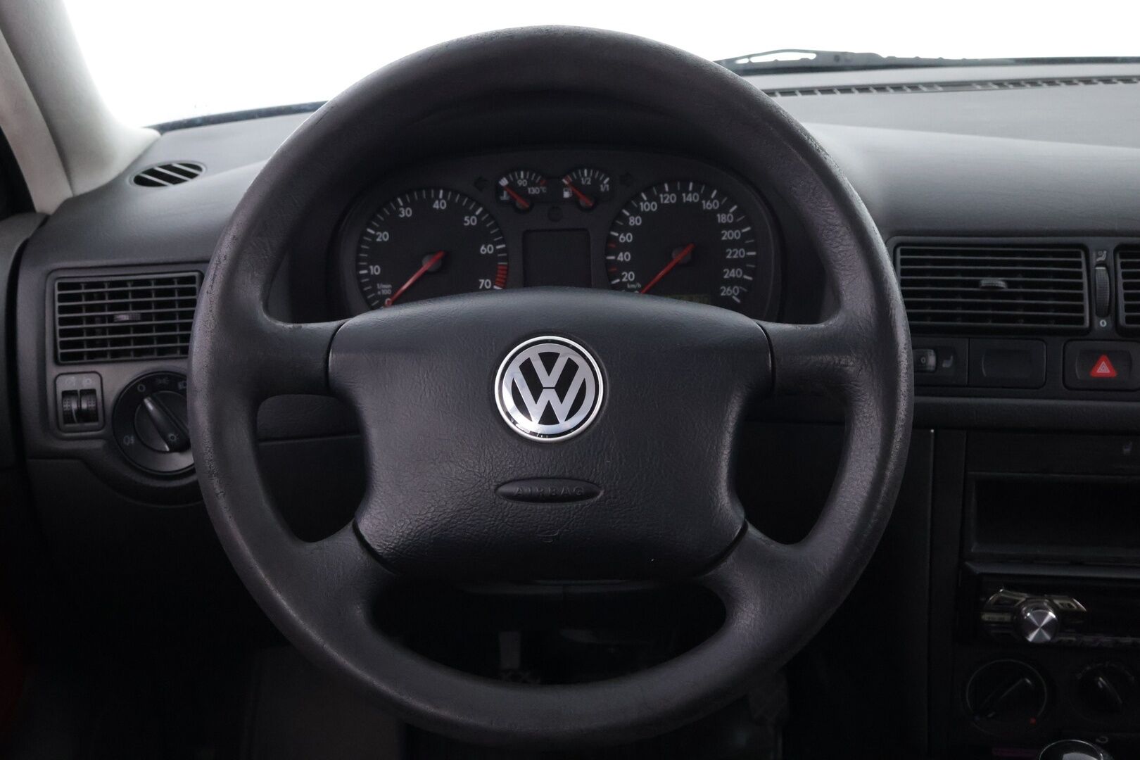 Volkswagen Golf 2001 Mk4 1.6 77kw - Myydään huutokaupat.com | Suomi-auto | Lohko+sis | 2x renkaat 