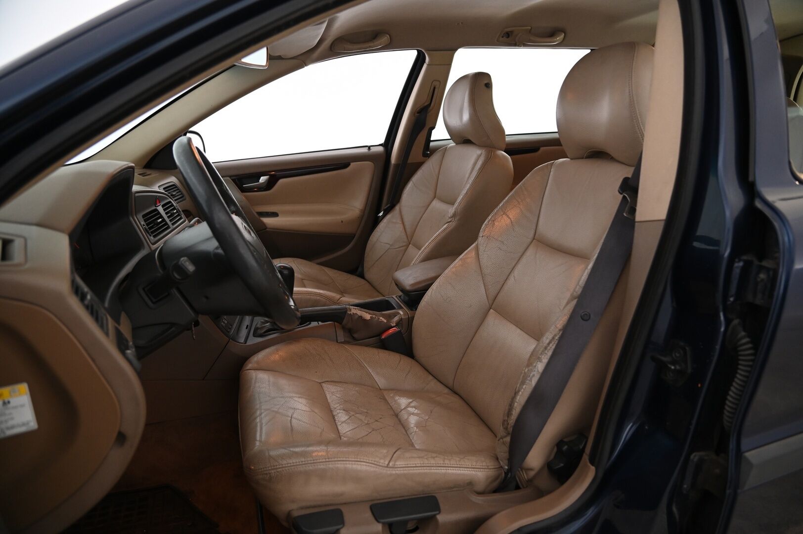 Volvo V70 2002 *Myydään Huutokaupat.com*