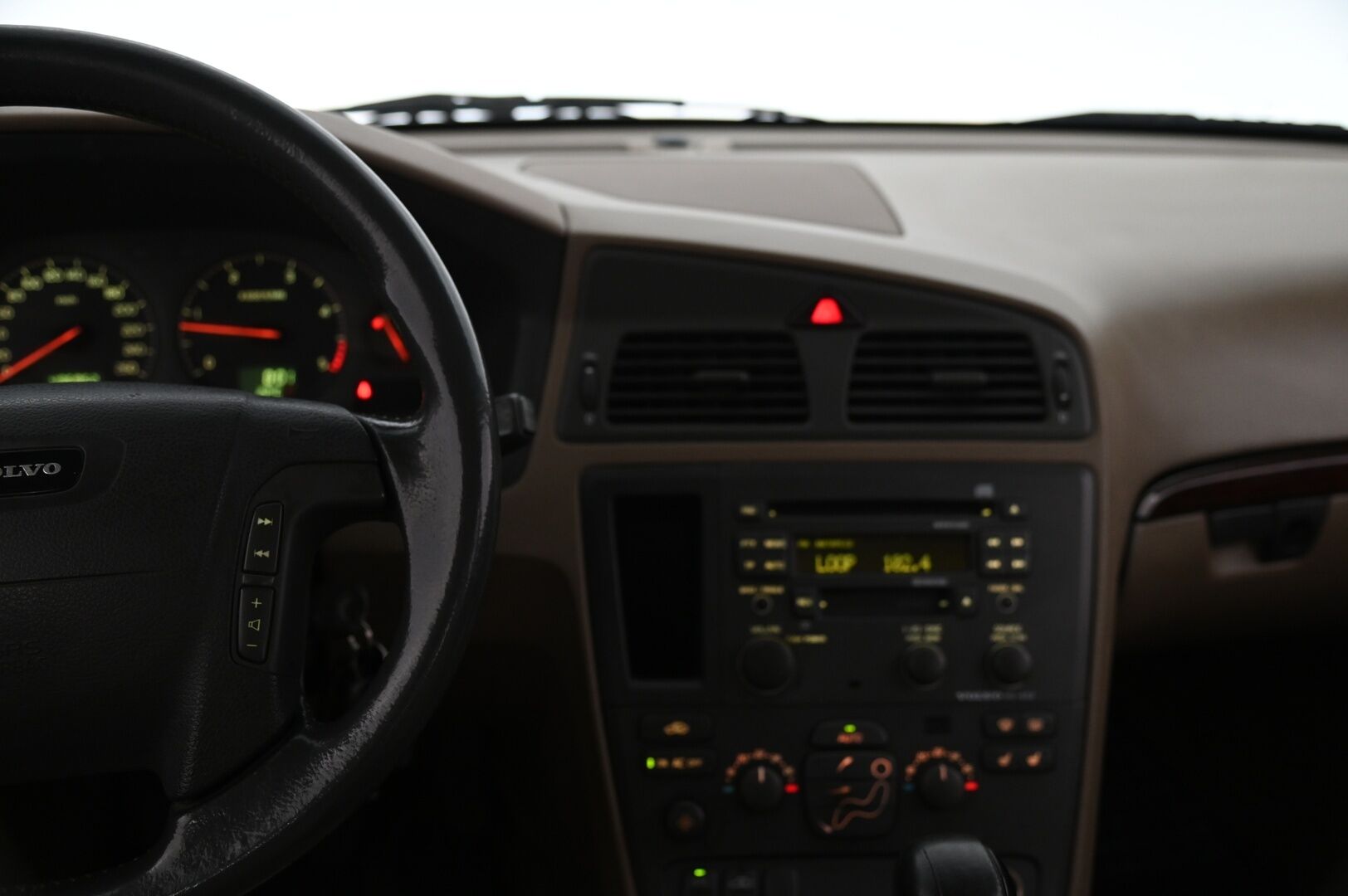 Volvo V70 2002 *Myydään Huutokaupat.com*