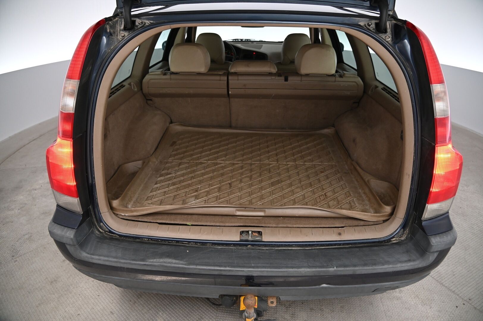 Volvo V70 2002 *Myydään Huutokaupat.com*