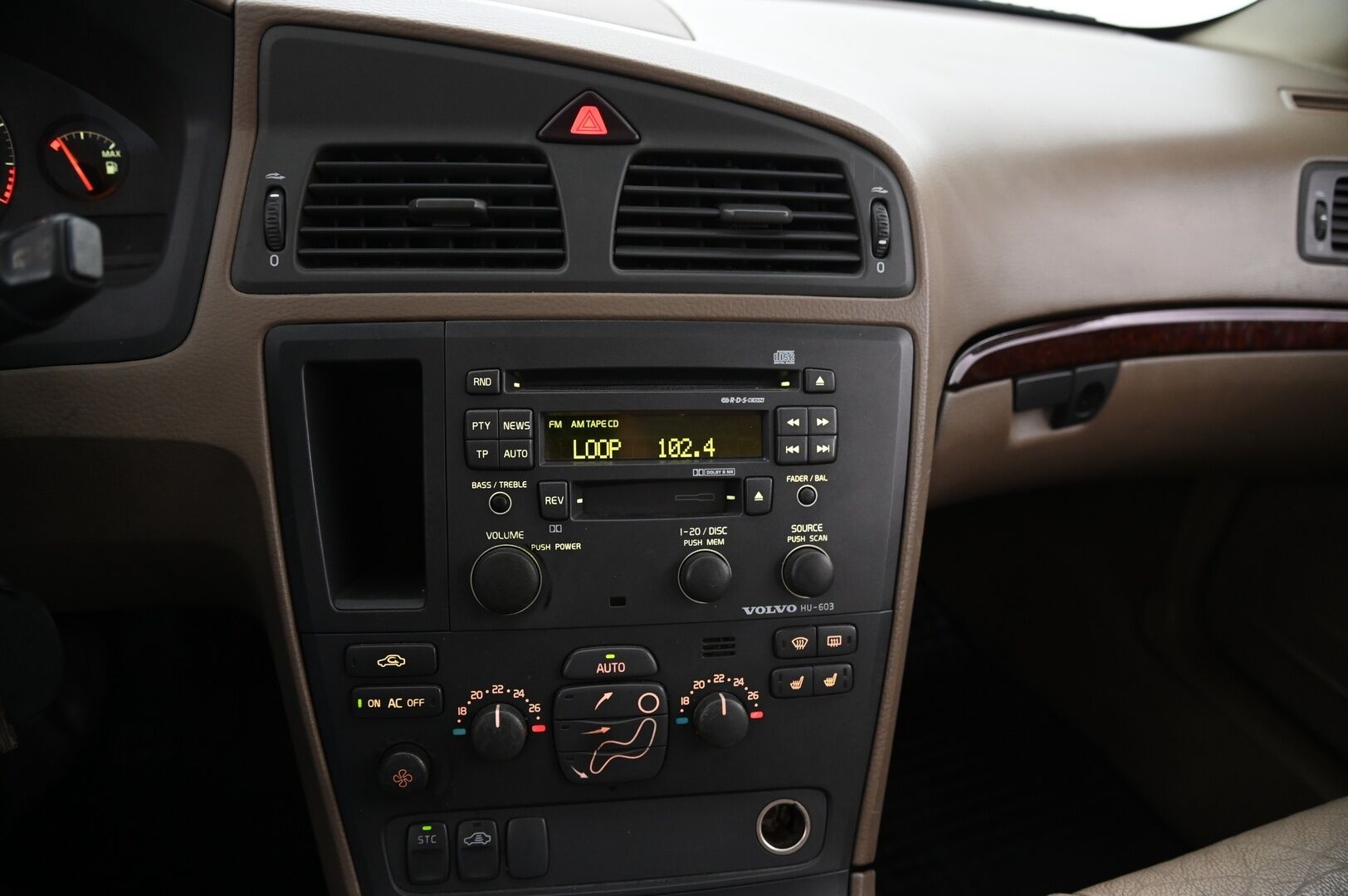 Volvo V70 2002 *Myydään Huutokaupat.com*