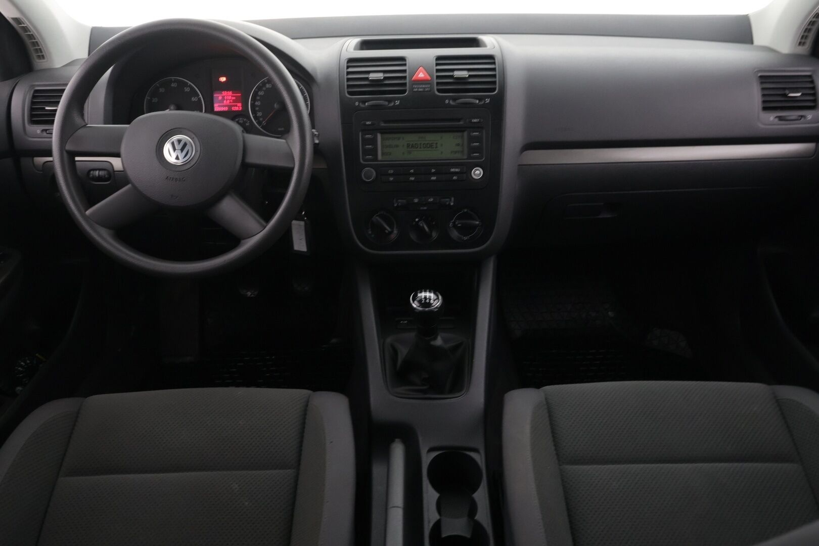 Volkswagen Golf 2004 4D GOLF HATCHBACK 1.6-1K/258 / Siisti! / Pitkä Leima! / Penkinlämmittimet / Tutkat / Suomi Auto! / *Yritys Outlet- Myydään vain yrityksille! /