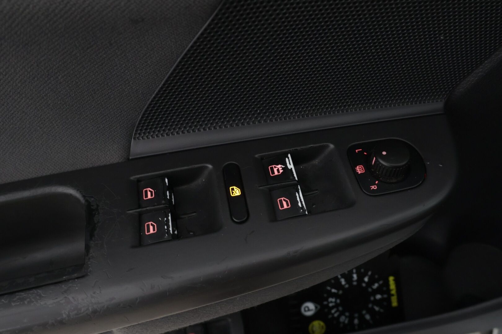 Volkswagen Golf 2004 4D GOLF HATCHBACK 1.6-1K/258 / Siisti! / Pitkä Leima! / Penkinlämmittimet / Tutkat / Suomi Auto! / *Yritys Outlet- Myydään vain yrityksille! /