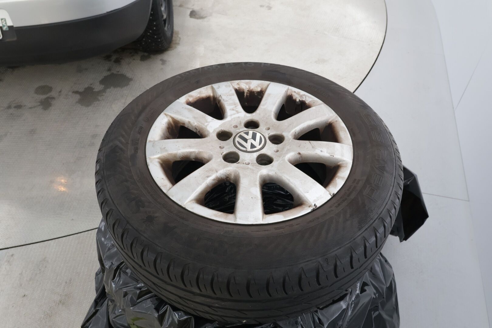 Volkswagen Golf 2004 4D GOLF HATCHBACK 1.6-1K/258 / Siisti! / Pitkä Leima! / Penkinlämmittimet / Tutkat / Suomi Auto! / *Yritys Outlet- Myydään vain yrityksille! /