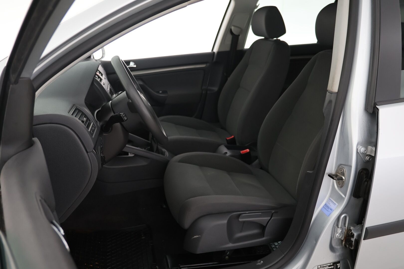 Volkswagen Golf 2004 4D GOLF HATCHBACK 1.6-1K/258 / Siisti! / Pitkä Leima! / Penkinlämmittimet / Tutkat / Suomi Auto! / *Yritys Outlet- Myydään vain yrityksille! /