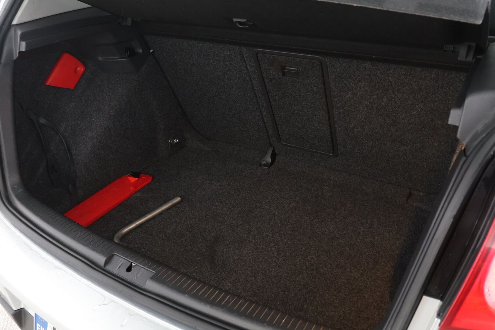 Volkswagen Golf 2004 4D GOLF HATCHBACK 1.6-1K/258 / Siisti! / Pitkä Leima! / Penkinlämmittimet / Tutkat / Suomi Auto! / *Yritys Outlet- Myydään vain yrityksille! /