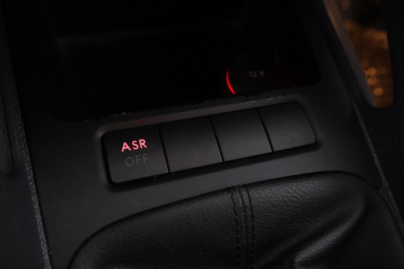 Volkswagen Golf 2004 4D GOLF HATCHBACK 1.6-1K/258 / Siisti! / Pitkä Leima! / Penkinlämmittimet / Tutkat / Suomi Auto! / *Yritys Outlet- Myydään vain yrityksille! /