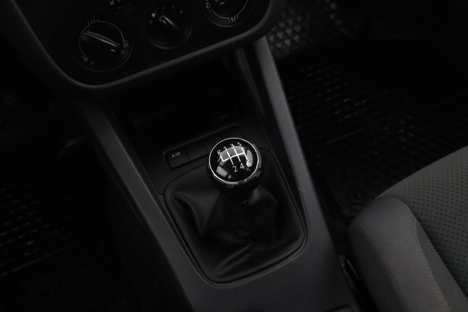 Volkswagen Golf 2004 4D GOLF HATCHBACK 1.6-1K/258 / Siisti! / Pitkä Leima! / Penkinlämmittimet / Tutkat / Suomi Auto! / *Yritys Outlet- Myydään vain yrityksille! /