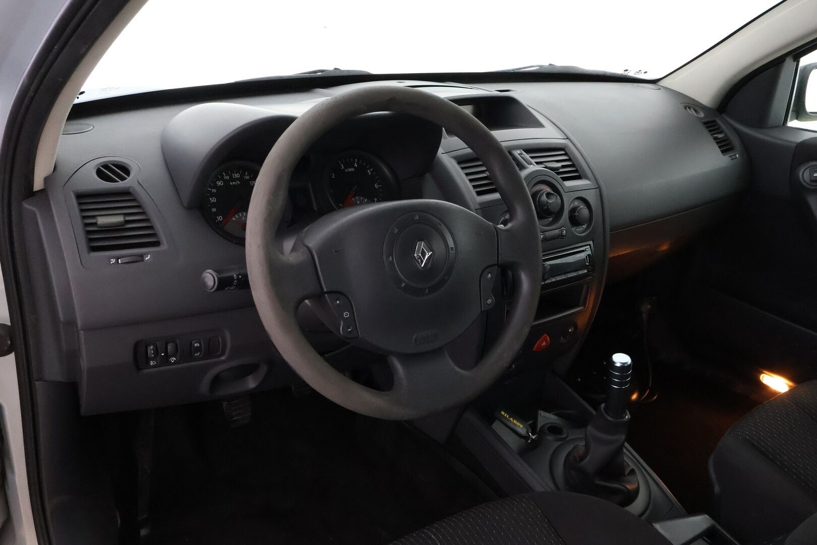 Renault Megane 2004 - YritysOutlet - Myydään vain yrityksille - Tämä auto myydään YritysOutlet -valikoimasta vain yritykselle!