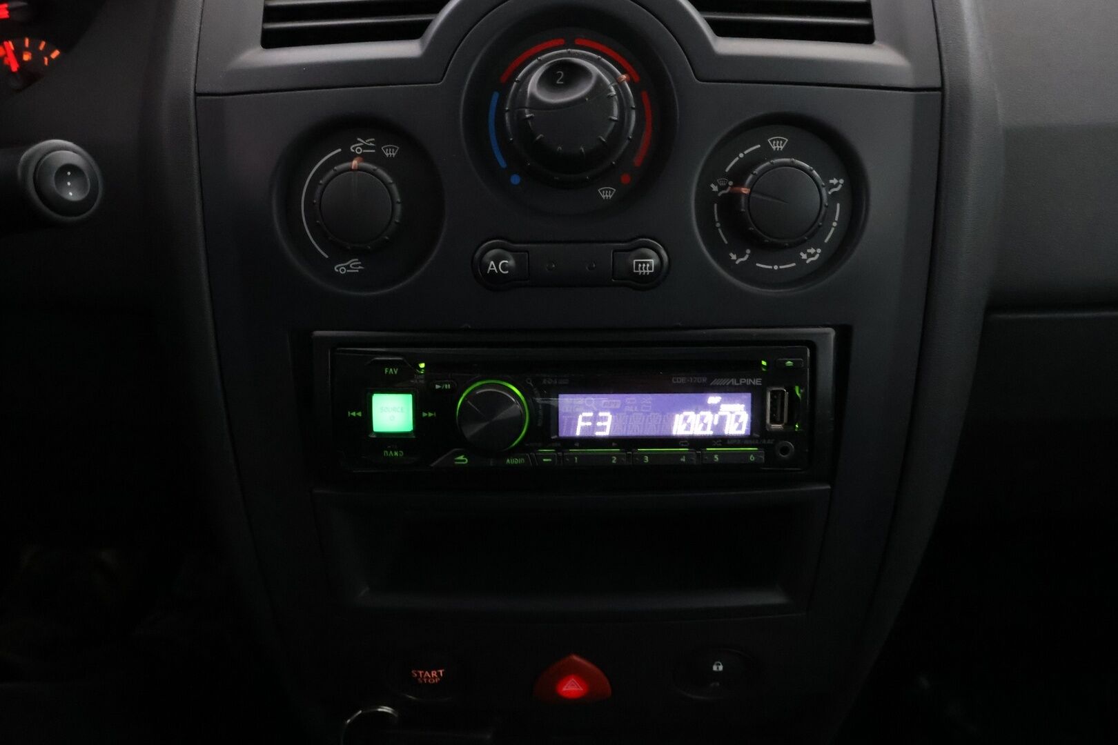 Renault Megane 2004 - YritysOutlet - Myydään vain yrityksille - Tämä auto myydään YritysOutlet -valikoimasta vain yritykselle!