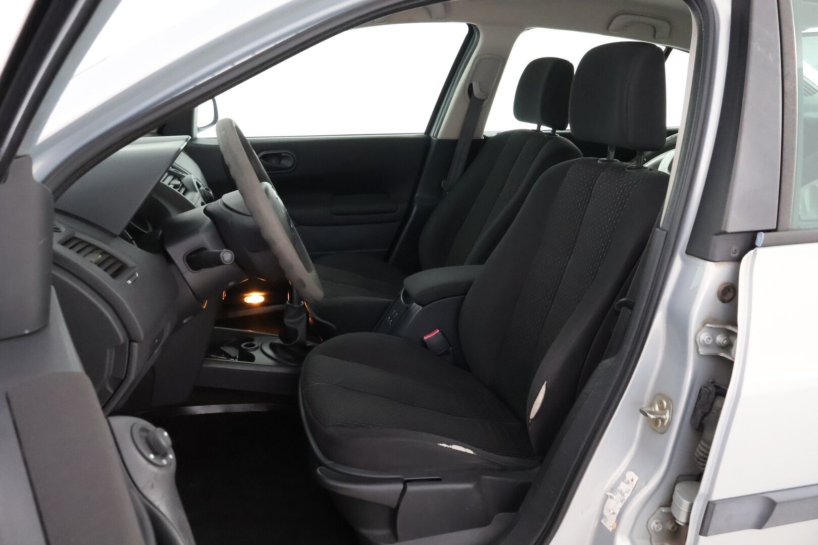 Renault Megane 2004 - YritysOutlet - Myydään vain yrityksille - Tämä auto myydään YritysOutlet -valikoimasta vain yritykselle!