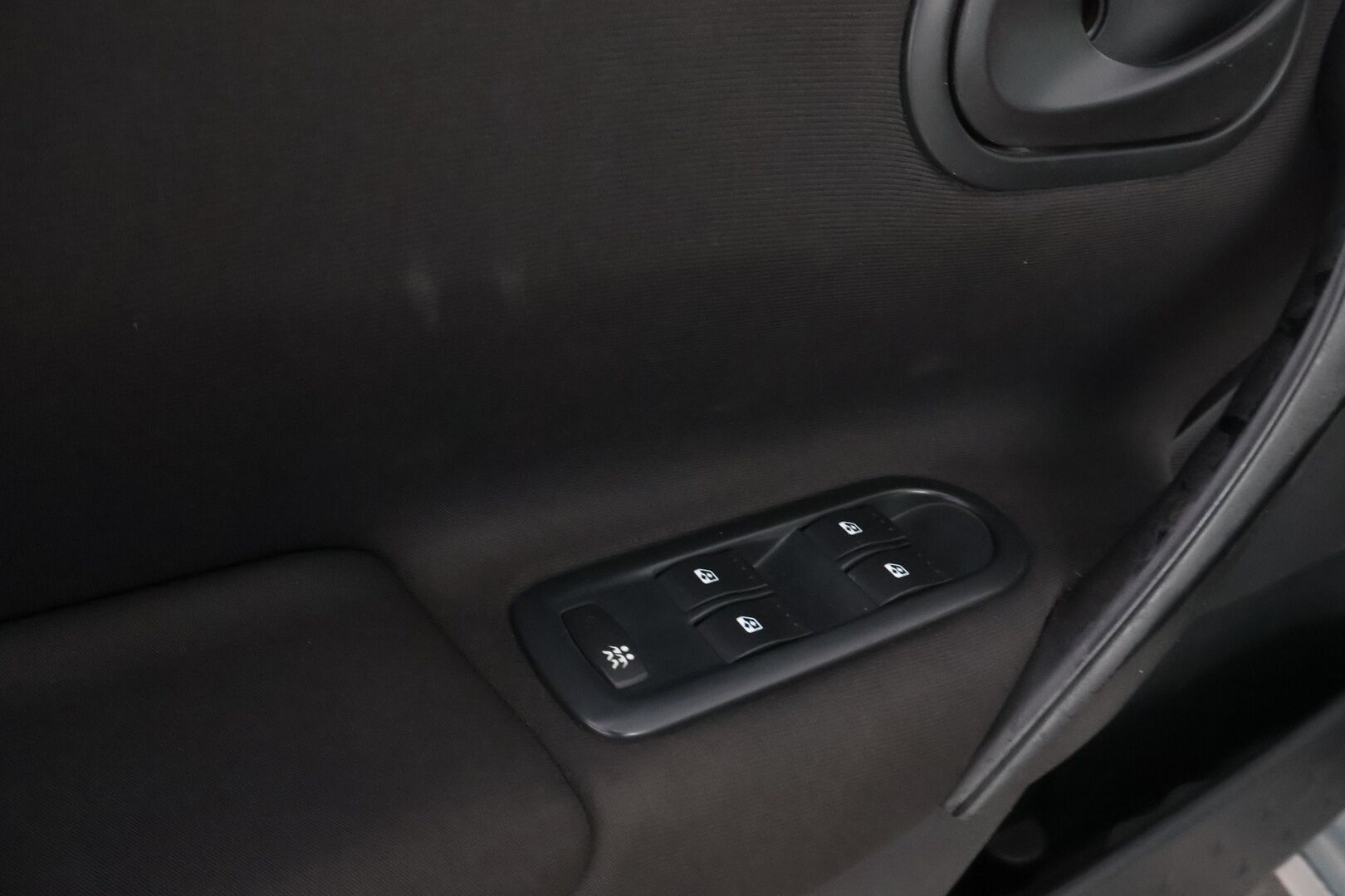 Renault Megane 2004 - YritysOutlet - Myydään vain yrityksille - Tämä auto myydään YritysOutlet -valikoimasta vain yritykselle!