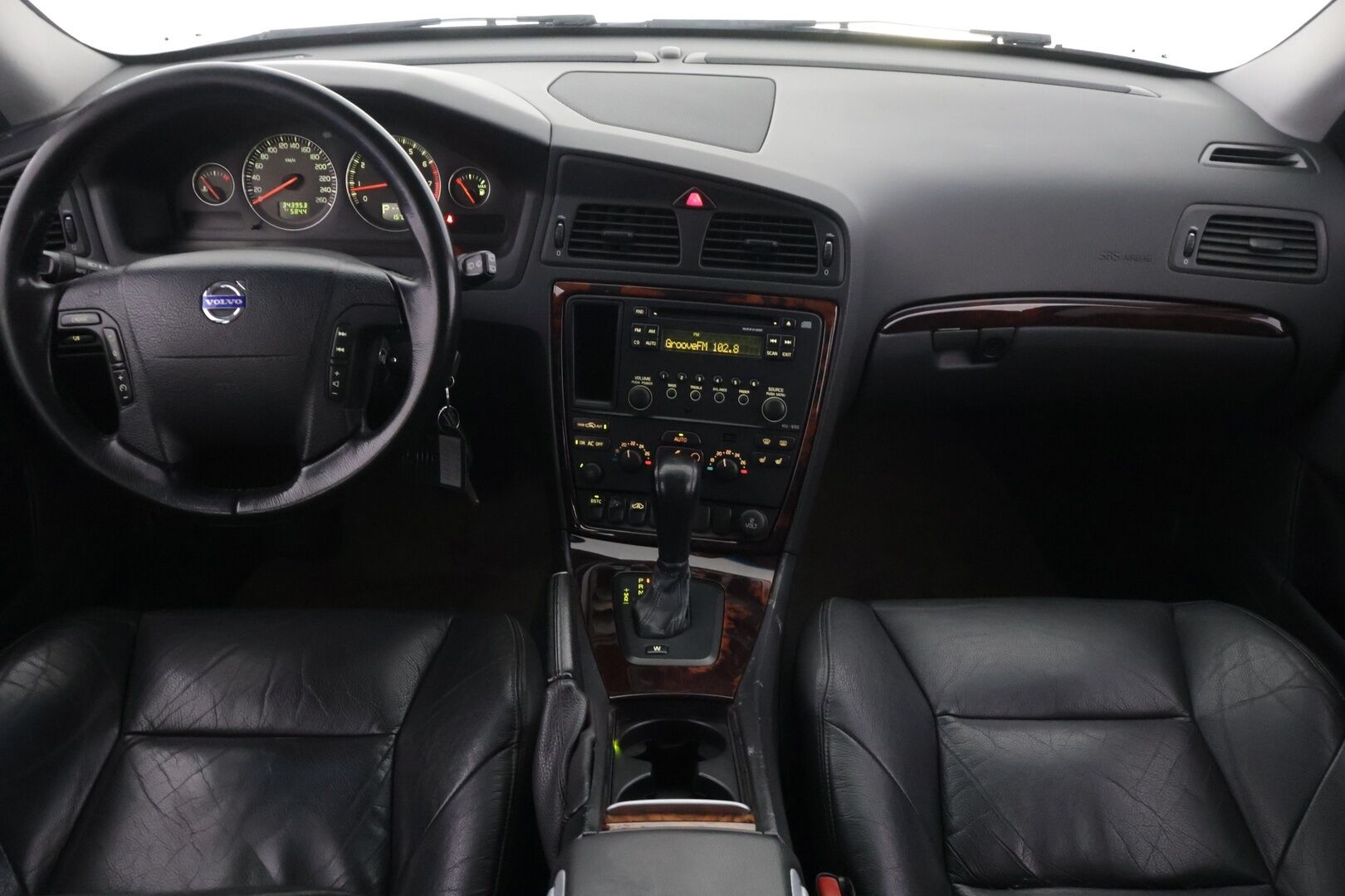 Volvo V70 2004 5D V70 STW 2.5T * YritysOutlet - Myydään vain yrityksille* - *Suomi-auto / Nahkasisusta / Lohko / Automaatti / Ryhdikäs*