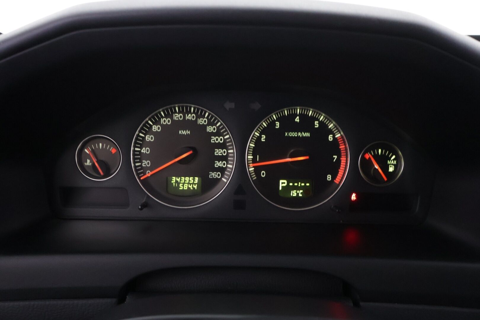 Volvo V70 2004 5D V70 STW 2.5T * YritysOutlet - Myydään vain yrityksille* - *Suomi-auto / Nahkasisusta / Lohko / Automaatti / Ryhdikäs*