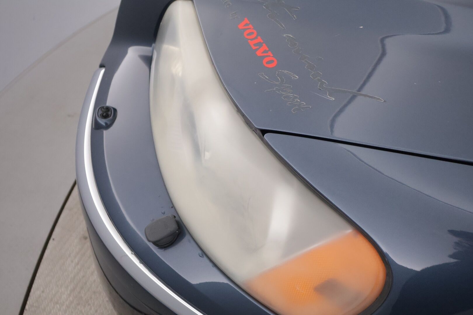 Volvo V70 2004 5D V70 STW 2.5T * YritysOutlet - Myydään vain yrityksille* - *Suomi-auto / Nahkasisusta / Lohko / Automaatti / Ryhdikäs*