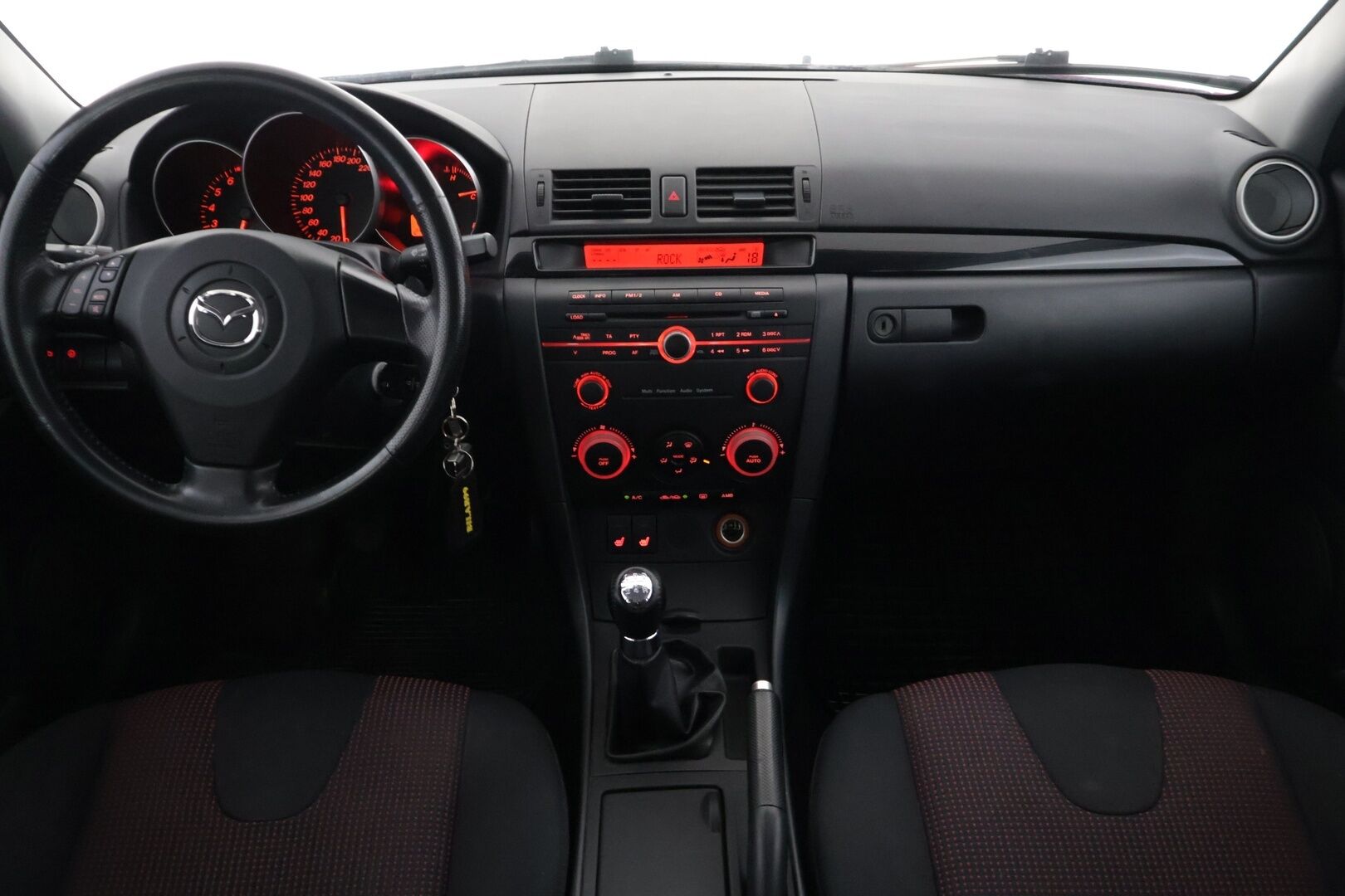 Mazda 3 2005 1,6 Classic 5d * YritysOutlet - Myydään vain yrityksille * - ** Aut. Ilmastointi / Koukku / Kahdet renkaat **