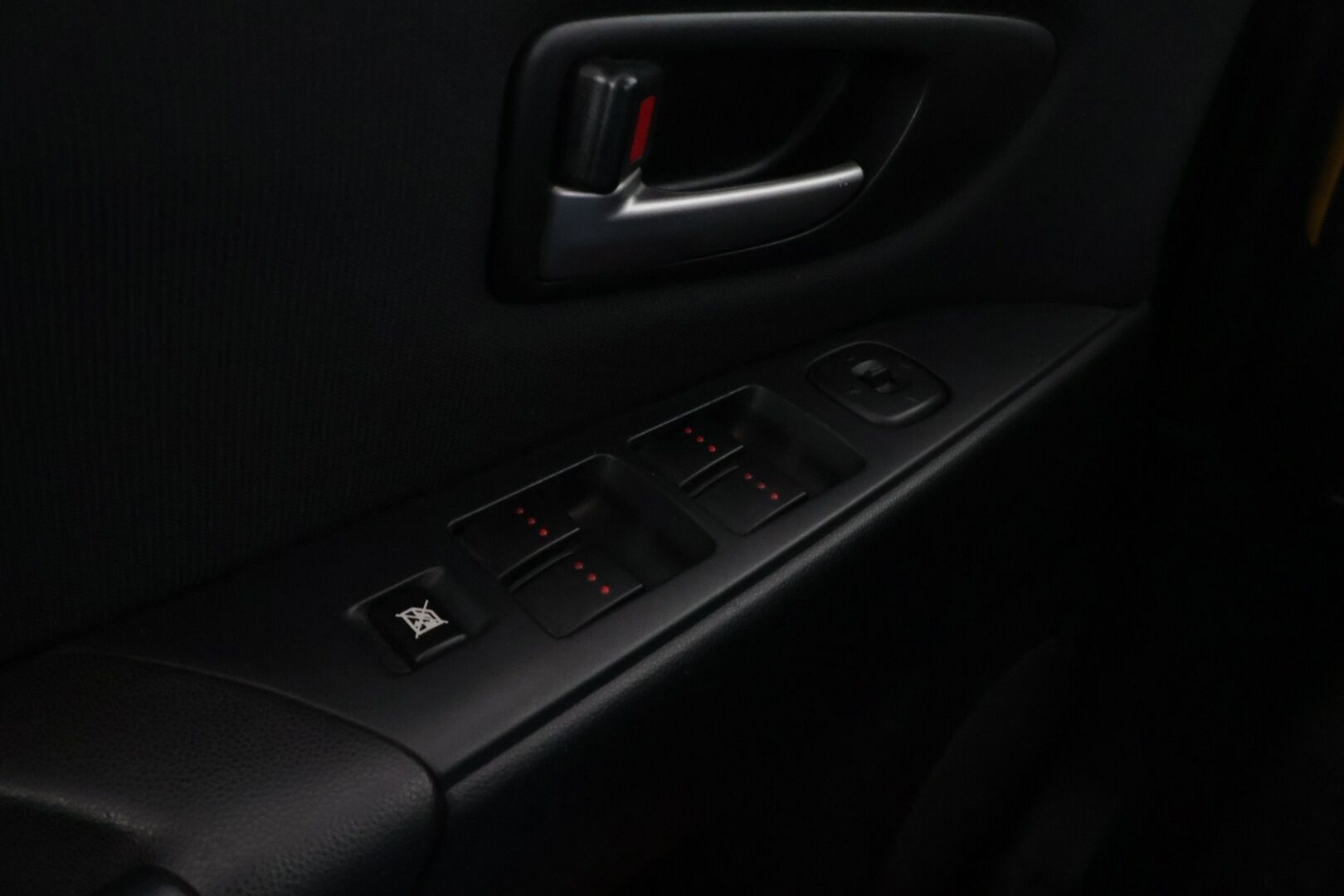 Mazda 3 2005 1,6 Classic 5d * YritysOutlet - Myydään vain yrityksille * - ** Aut. Ilmastointi / Koukku / Kahdet renkaat **