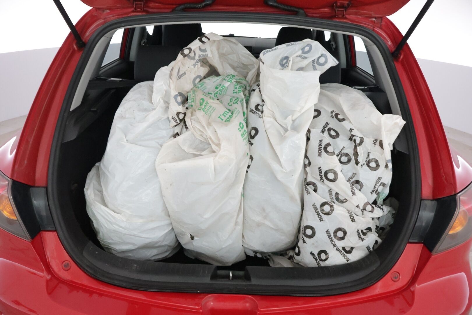 Mazda 3 2005 1,6 Classic 5d * YritysOutlet - Myydään vain yrityksille * - ** Aut. Ilmastointi / Koukku / Kahdet renkaat **