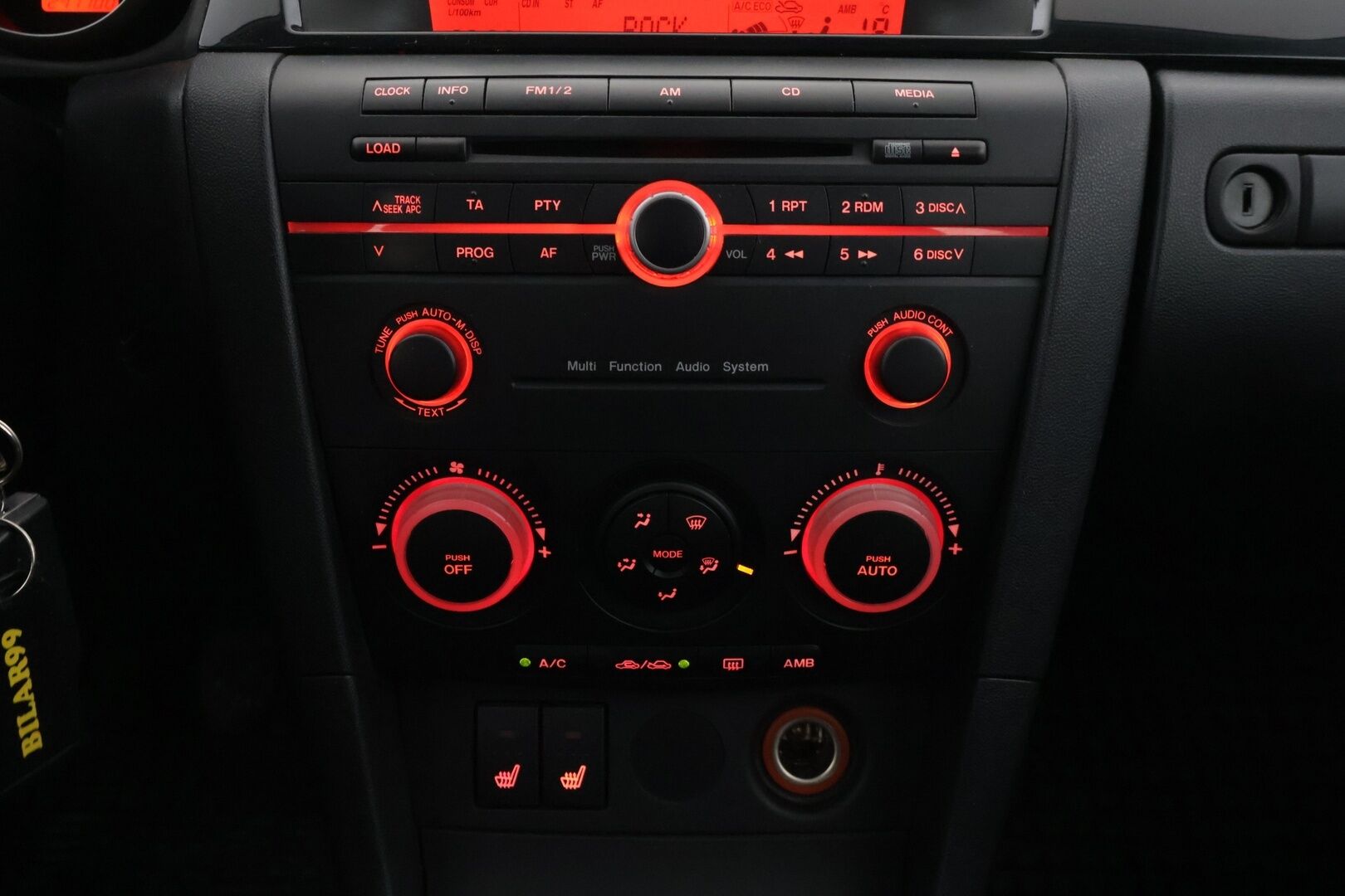 Mazda 3 2005 1,6 Classic 5d * YritysOutlet - Myydään vain yrityksille * - ** Aut. Ilmastointi / Koukku / Kahdet renkaat **