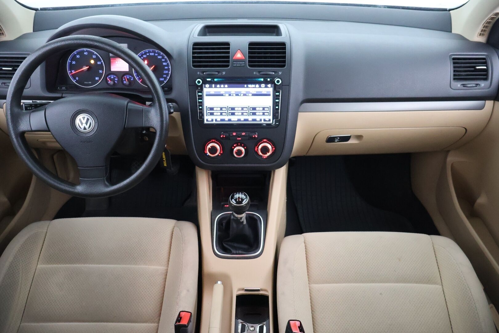 Volkswagen Golf 2006 1,6 75 kW Comfortline 2d | Myydään huutokaupat.comissa | -  | Lohko | Koukku | 2x vanteet renkailla | 