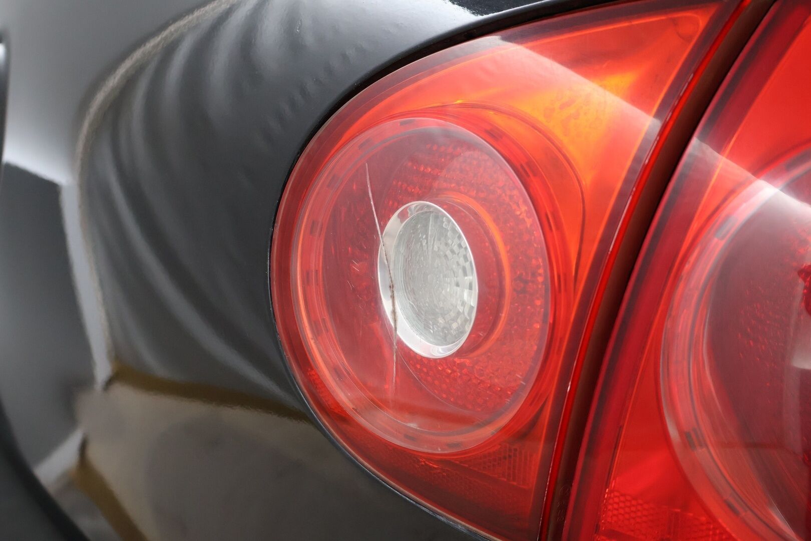 Volkswagen Golf 2006 1,6 75 kW Comfortline 2d | Myydään huutokaupat.comissa | -  | Lohko | Koukku | 2x vanteet renkailla | 