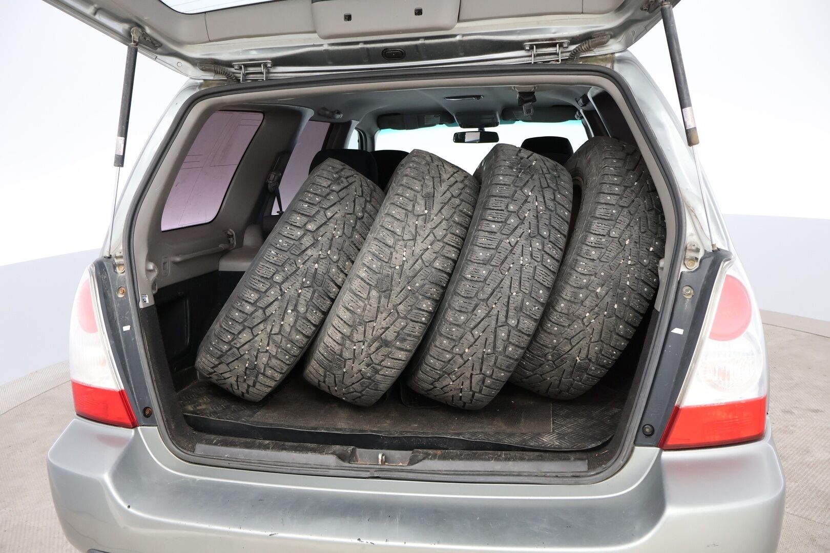 Subaru Forester 2006 MYYDÄÄN HUUTOKAUPAT.COM! - MYYDÄÄN HUUTOKAUPAT.COM!