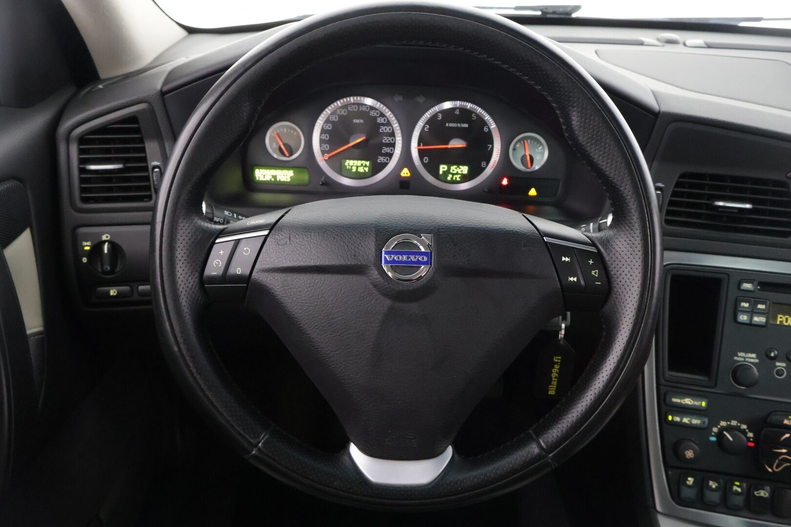 Volvo S60 2007 2,4 Summum Aut #PITKÄ LEIMA #SÄRMÄ KÄYTTIS *Muistipenkki / Nahkasisusta / Tutka / Vakkari / Koukku / Lohko+Sisälämmitin* - *MYYDÄÄN HUUTOKAUPAT.COM* / 2x Renkaat / Huoltokirja / Siistikuntoinen ja ehjä!