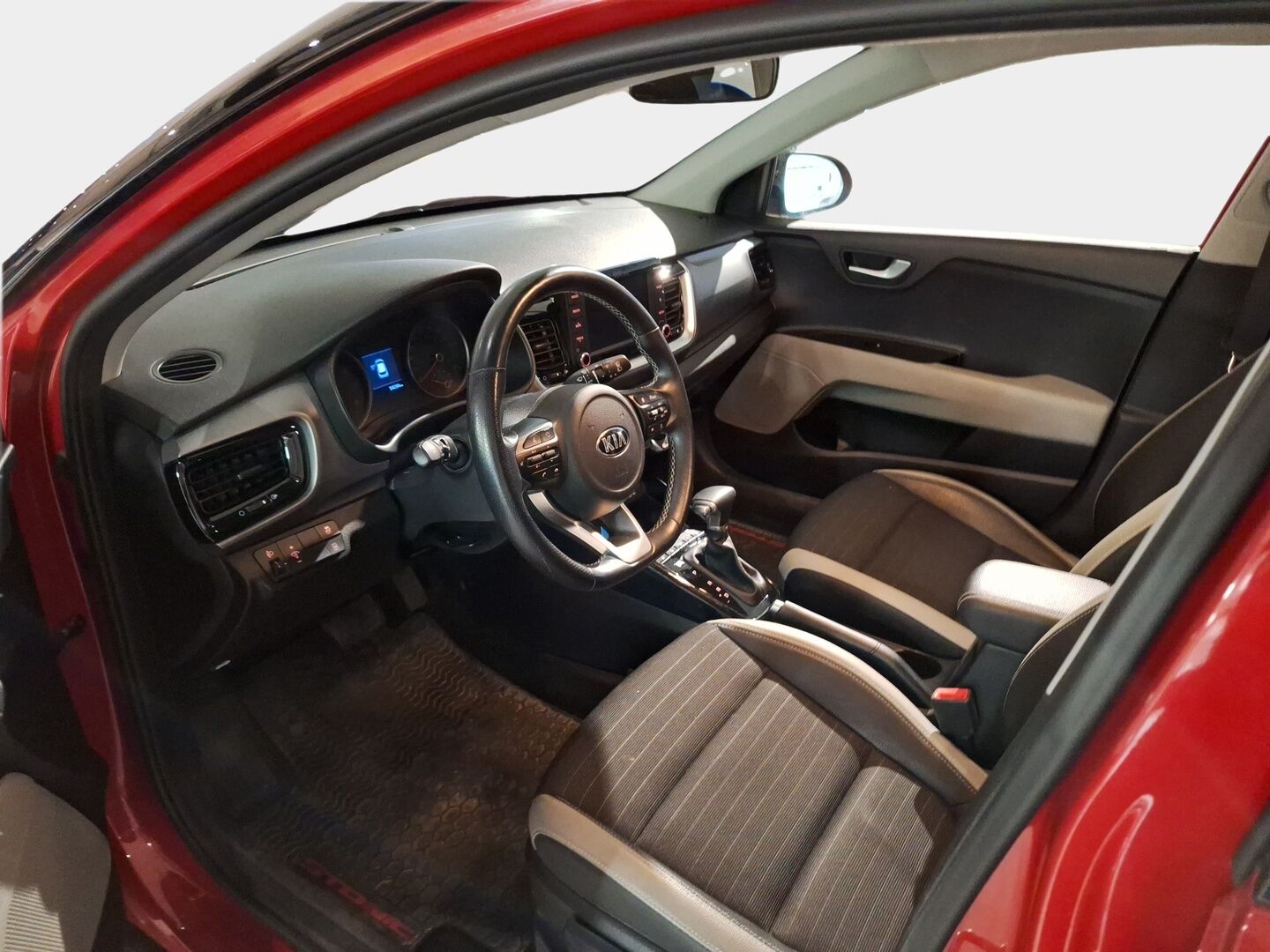 Kia Stonic 2020 1,0 T-GDI ISG 120hv EX Design DCT EcoDynamics *Vakkari / Kamera / Puolinahka / Ratinlämmitin / Lohko / Apple & Android* - 2x renkaat vanteilla / Merkkihuollettu / Suomi-auto