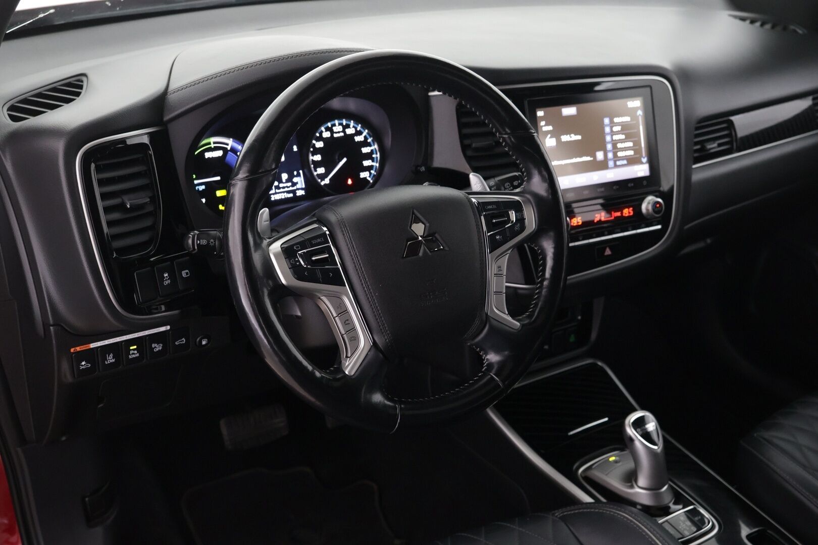 Mitsubishi Outlander PHEV 2020 Instyle 4WD 5P - KATSO VARUSTEET! | ACC | Kattoluukku | Rockford Fosgate Premium | Timanttinahka | 