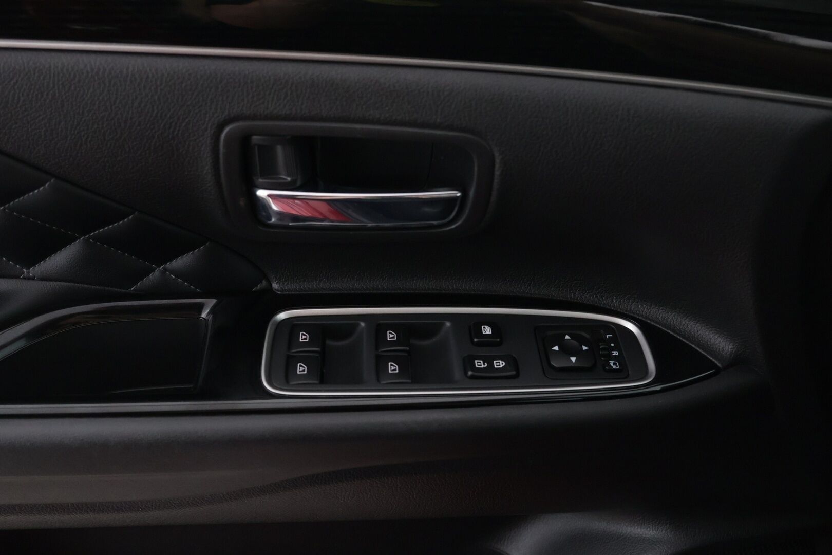 Mitsubishi Outlander PHEV 2020 Instyle 4WD 5P - KATSO VARUSTEET! | ACC | Kattoluukku | Rockford Fosgate Premium | Timanttinahka | 