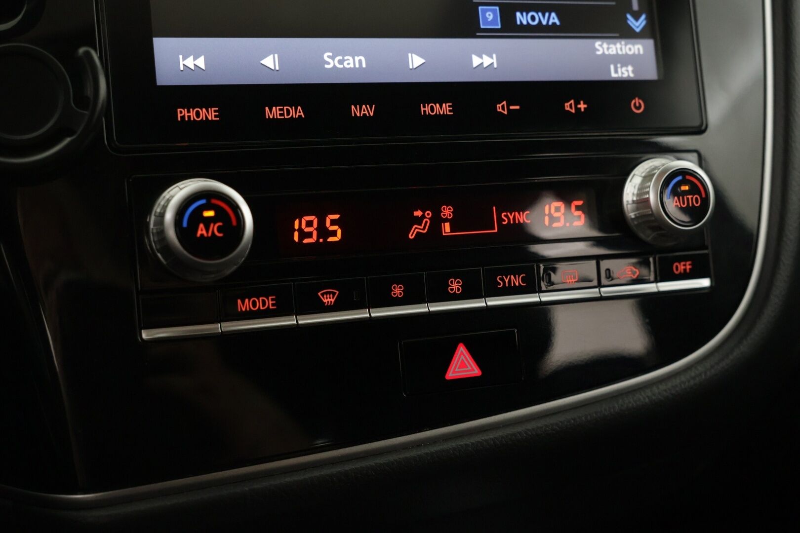 Mitsubishi Outlander PHEV 2020 Instyle 4WD 5P - KATSO VARUSTEET! | ACC | Kattoluukku | Rockford Fosgate Premium | Timanttinahka | 