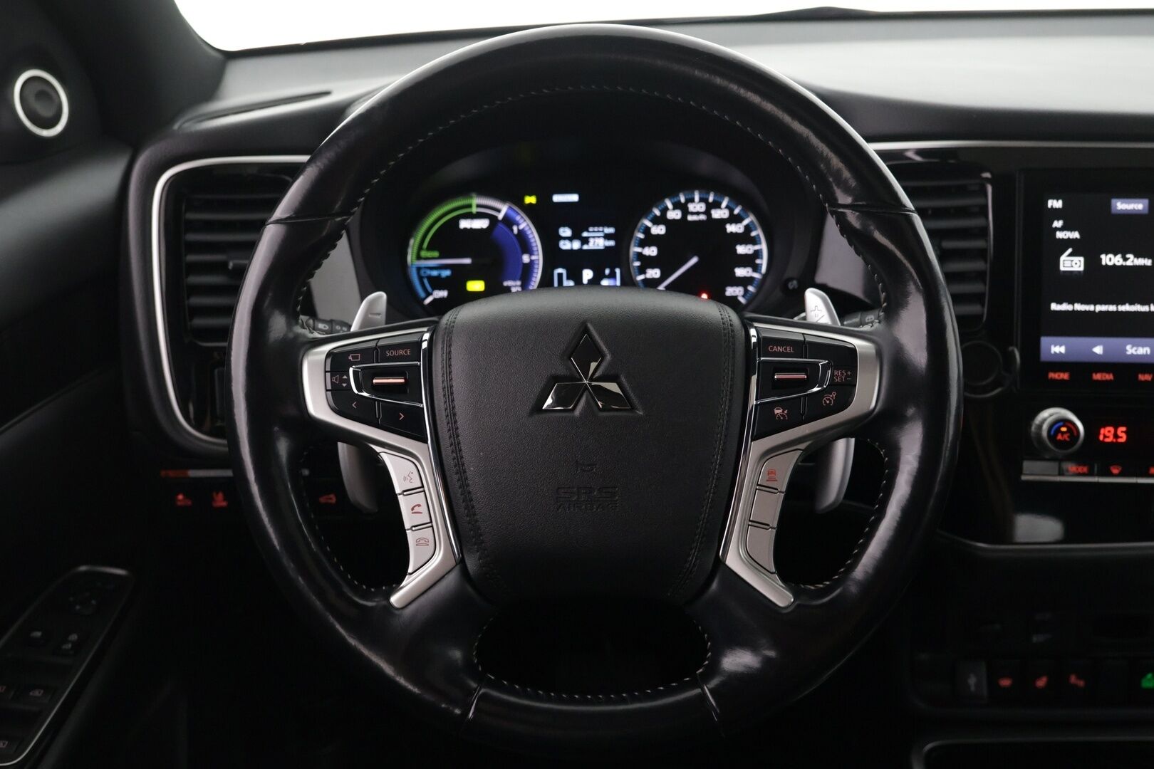 Mitsubishi Outlander PHEV 2020 Instyle 4WD 5P - KATSO VARUSTEET! | ACC | Kattoluukku | Rockford Fosgate Premium | Timanttinahka | 