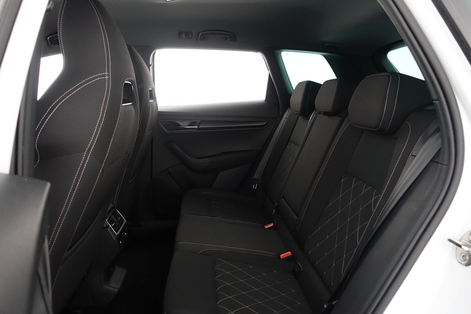 Skoda Karoq 2020 1,5 TSI SportLine DSG Autom. - | ACC | Webasto | Suomi-auto | Keyless | Tutkat | AppleCarplay | Lämm. Tuulilasi | Sporttipenkit | BLIS | Sähköinen kontti | 2X Renkaat & Vanteet |