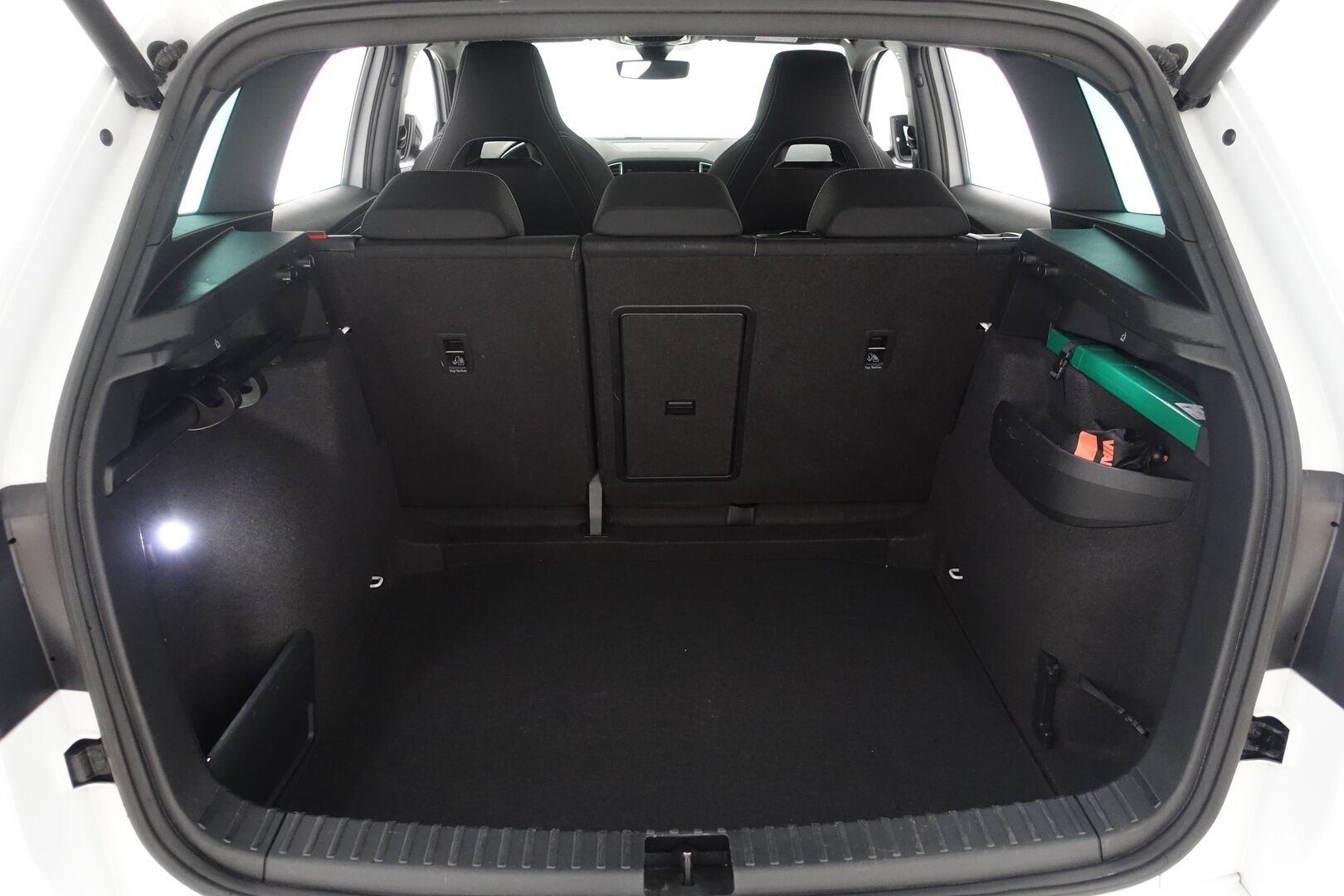 Skoda Karoq 2020 1,5 TSI SportLine DSG Autom. - | ACC | Webasto | Suomi-auto | Keyless | Tutkat | AppleCarplay | Lämm. Tuulilasi | Sporttipenkit | BLIS | Sähköinen kontti | 2X Renkaat & Vanteet |