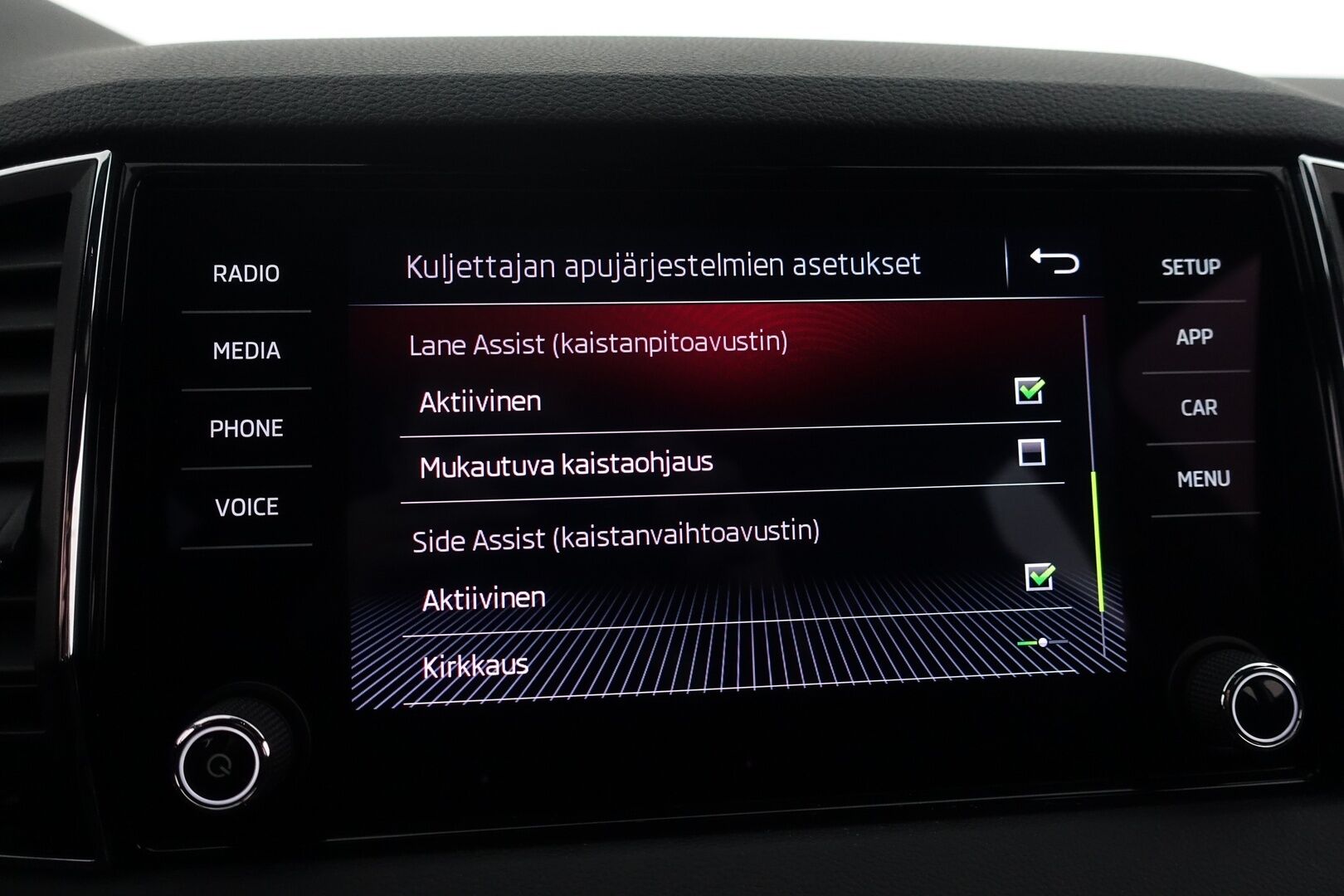 Skoda Karoq 2020 1,5 TSI SportLine DSG Autom. - | ACC | Webasto | Suomi-auto | Keyless | Tutkat | AppleCarplay | Lämm. Tuulilasi | Sporttipenkit | BLIS | Sähköinen kontti | 2X Renkaat & Vanteet |