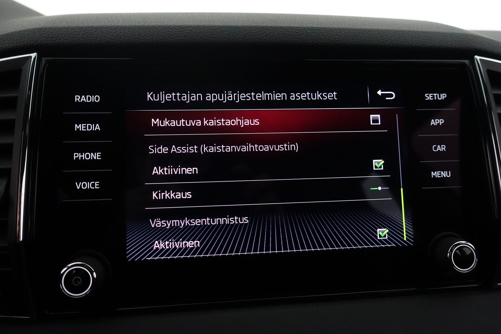 Skoda Karoq 2020 1,5 TSI SportLine DSG Autom. - | ACC | Webasto | Suomi-auto | Keyless | Tutkat | AppleCarplay | Lämm. Tuulilasi | Sporttipenkit | BLIS | Sähköinen kontti | 2X Renkaat & Vanteet |
