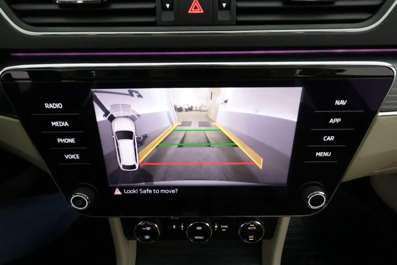 Skoda Superb 2020 Combi 2,0 TDI 150 Style DSG * Canton / Webasto / Koukku / ACC / Matrix / P.Kamera / Muistipenkki / Navi * - Suomi-auto / Kahdet renkaat aluvanteilla