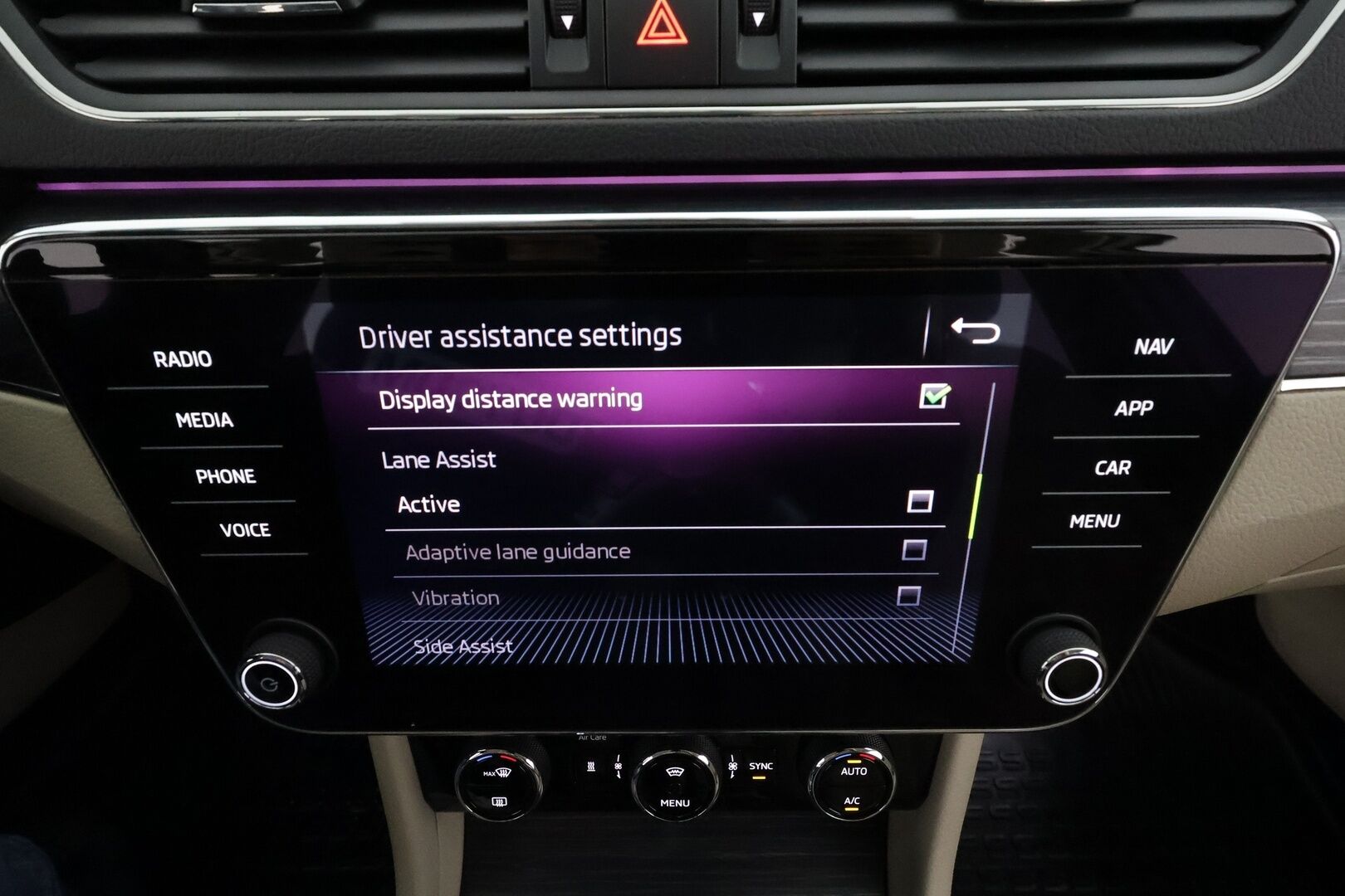 Skoda Superb 2020 2,0 TDI Combi 150 Style DSG * Canton / Webasto / Koukku / ACC / Matrix / P.Kamera / Muistipenkki / Navi * - Suomi-auto / Facelift / Kahdet renkaat alumiinivanteilla! - HULLUT AVAJAISHULINAT KORKOTARJOUS 3,29 %