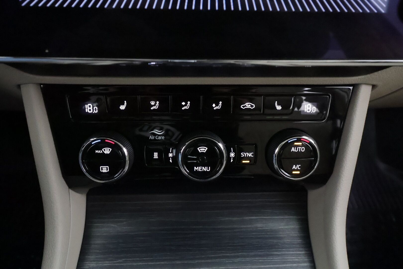 Skoda Superb 2020 2,0 TDI Combi 150 Style DSG * Canton / Webasto / Koukku / ACC / Matrix / P.Kamera / Muistipenkki / Navi * - Suomi-auto / Facelift / Kahdet renkaat alumiinivanteilla! - HULLUT AVAJAISHULINAT KORKOTARJOUS 3,29 %