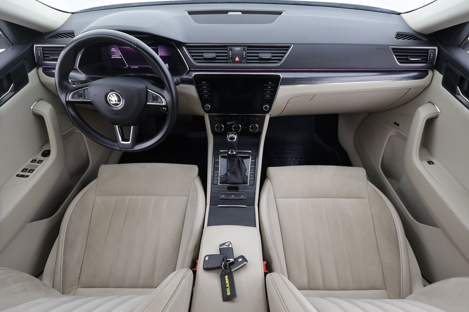 Skoda Superb 2020 Combi 2,0 TDI 150 Style DSG * Canton / Webasto / Koukku / ACC / Matrix / P.Kamera / Muistipenkki / Navi * - Suomi-auto / Kahdet renkaat aluvanteilla