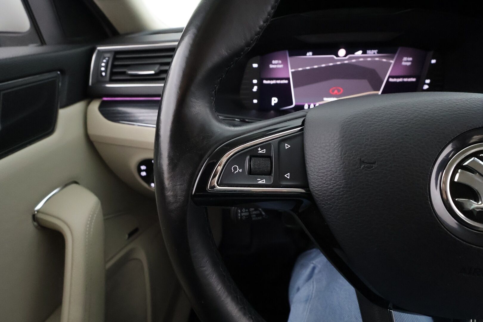 Skoda Superb 2020 Combi 2,0 TDI 150 Style DSG * Canton / Webasto / Koukku / ACC / Matrix / P.Kamera / Muistipenkki / Navi * - Suomi-auto / Kahdet renkaat aluvanteilla