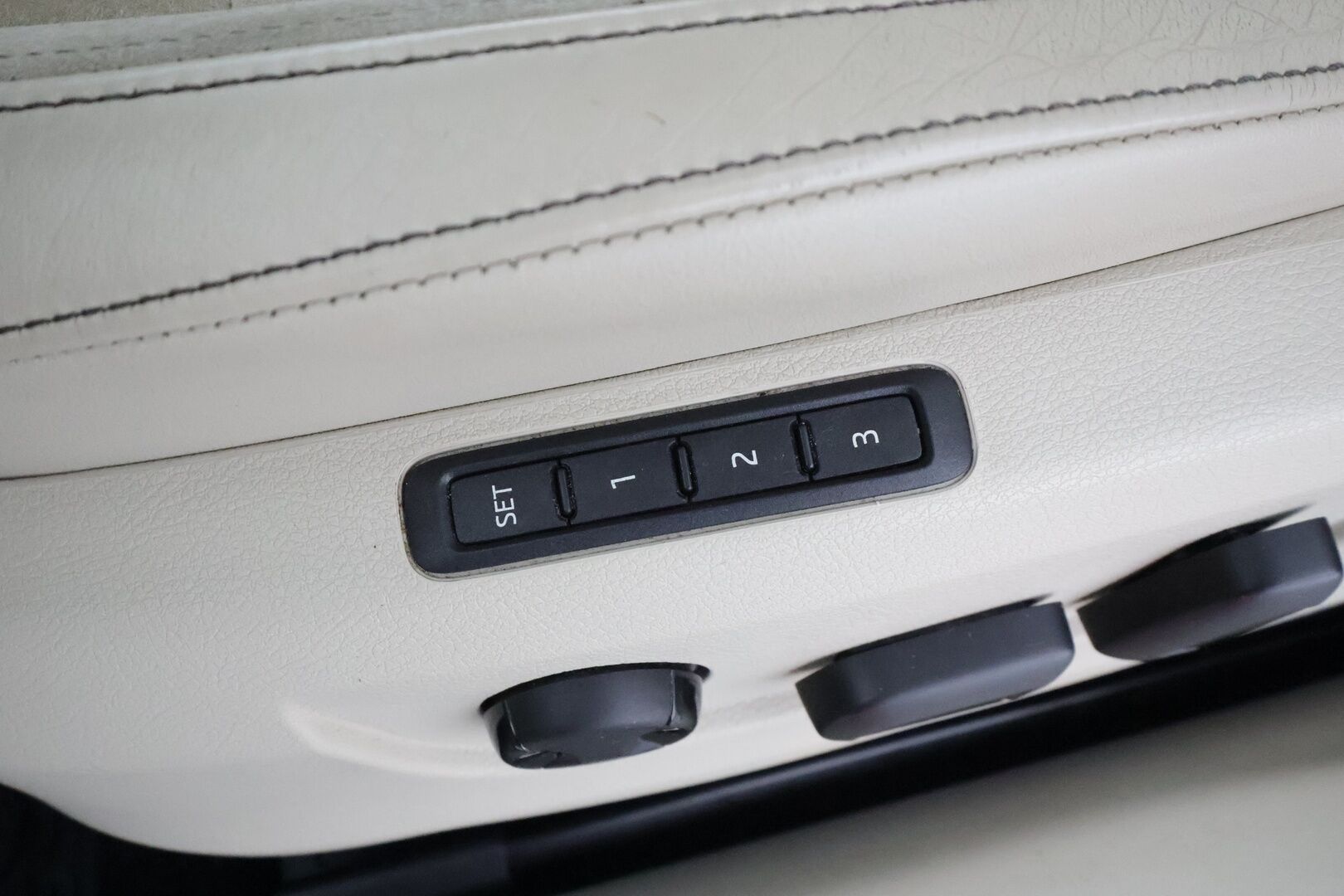 Skoda Superb 2020 Combi 2,0 TDI 150 Style DSG * Canton / Webasto / Koukku / ACC / Matrix / P.Kamera / Muistipenkki / Navi * - Suomi-auto / Kahdet renkaat aluvanteilla